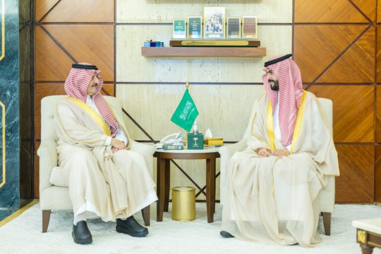 أمير-الشرقية-يستقبل-مدير-فرع-هيئة-الزكاة-والضريبة-والجمارك-بالدمام