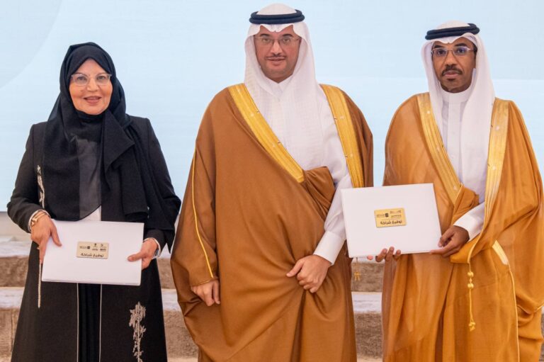 محافظ-الأحساء-يكرّم-داعمي-جمعية-فتاة-الأحساء-ويرعى-توقيع-الشراكات