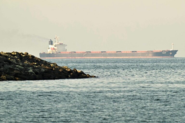 المواجهة-بين-أمريكا-وإيران-تتصاعد-في-مضيق-هرمز