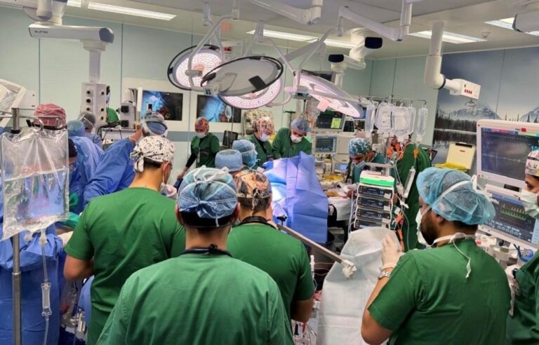استمرت-13-ساعة.-نجاح-فصل-التوأم-الملتصق-الفلبيني-بعد-جراحة-معقدة