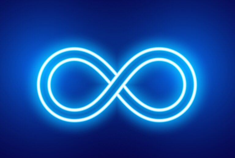 في سباق مع الذكاء الاصطناعي.. ميتا تعتزم تسريح ثمانية آلاف موظف