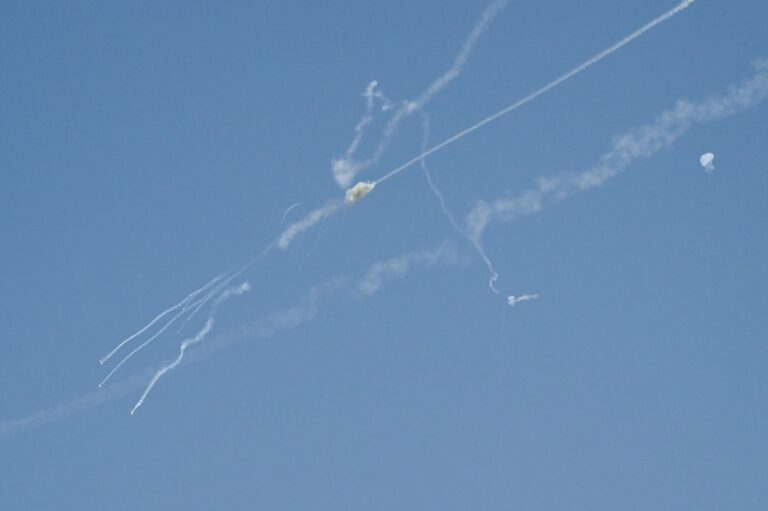 عاجل:-الكويت:-استهداف-موقعين-في-المراكز-الحدودية-البرية-بمسيرتين-مفخختين