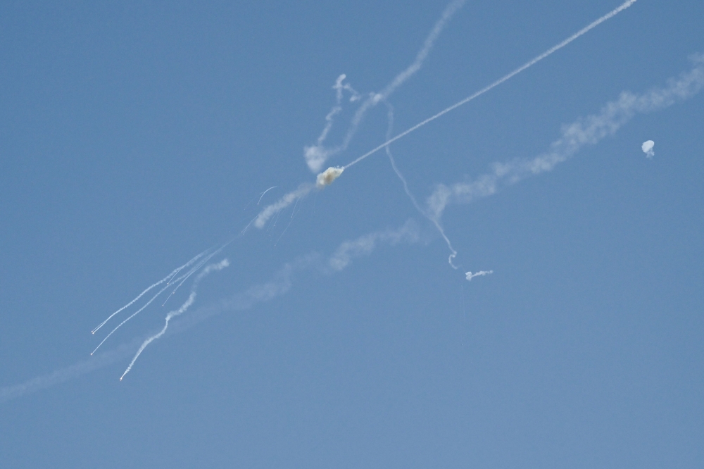 عاجل:-الكويت:-استهداف-موقعين-في-المراكز-الحدودية-البرية-بمسيرتين-مفخختين