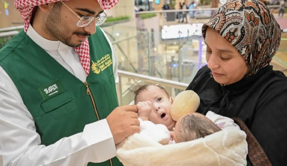 عاجل:-إنفاذًا-لتوجيهات-القيادة.-وصول-التوأم-الملتصق-المغربي-“سجى-وضحى”-إلى-الرياض