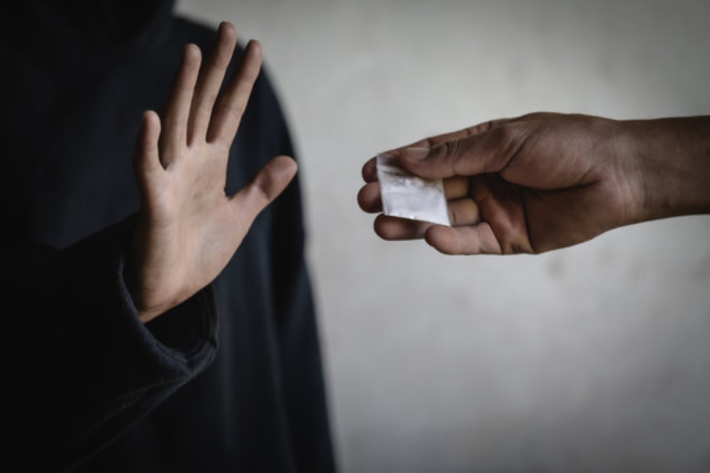 تشريع-خليجي-صارم-للمخدرات.-علاج-بدل-العقوبة-و15-عامًا-وغرامات-مشددة-عند-العودة