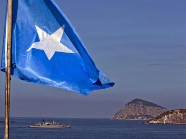 اختطاف-ناقلة-نفط-قبالة-سواحل-الصومال.-ومخاوف-من-عودة-القرصنة