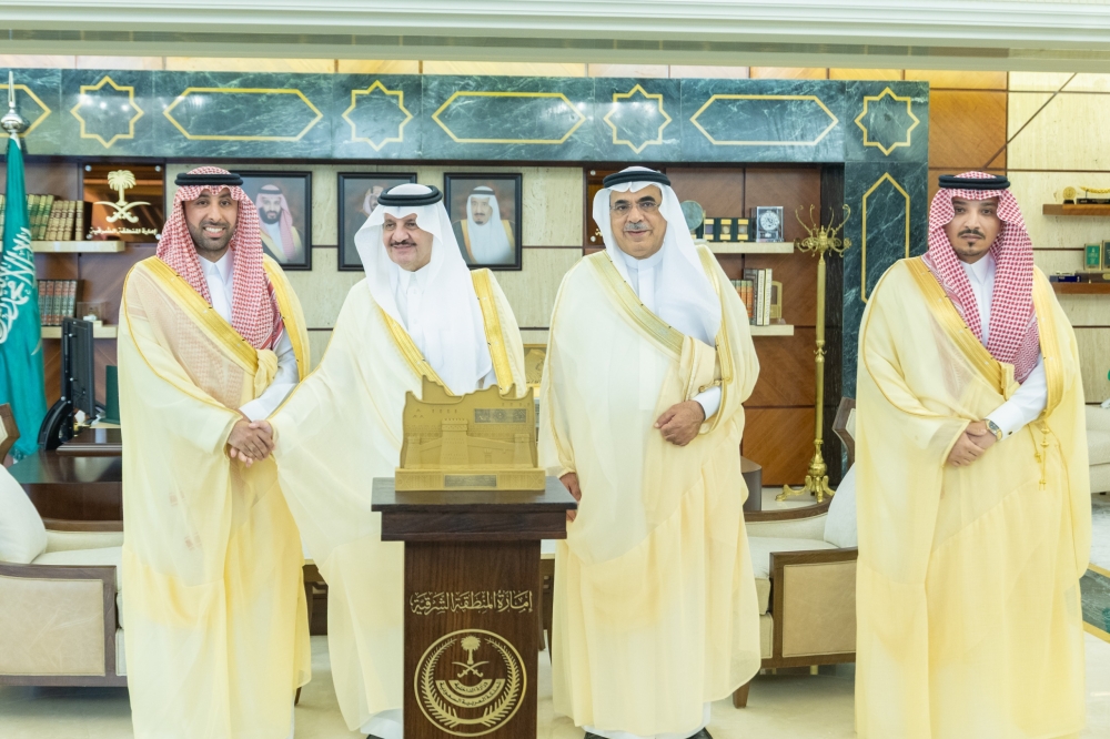 أمير-الشرقية-يكرّم-الجهات-الداعمة-لمهرجان-ربيع-النعيرية-24