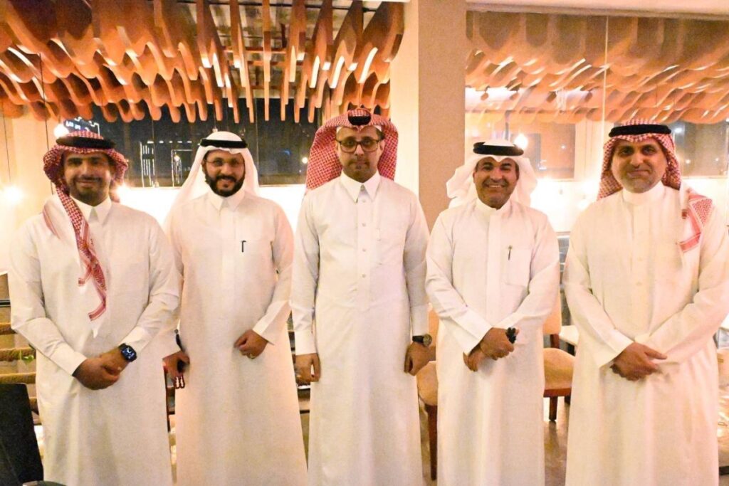 حين يضحك الشعر بذكاء: "رقيم الثقافي" يُعيد لشعر الطرافة هيبته في الدمام