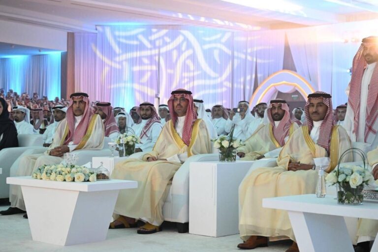 نيابة-عن-نائب-أمير-منطقة-مكة-المكرمة.-مُحافظ-جدة-يشهد-حفل-تخريج-الدفعة-الـ-11-من-طلاب-وطالبات-جامعة-جدة