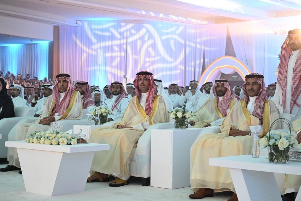 نيابة-عن-نائب-أمير-منطقة-مكة-المكرمة.-مُحافظ-جدة-يشهد-حفل-تخريج-الدفعة-الـ-11-من-طلاب-وطالبات-جامعة-جدة