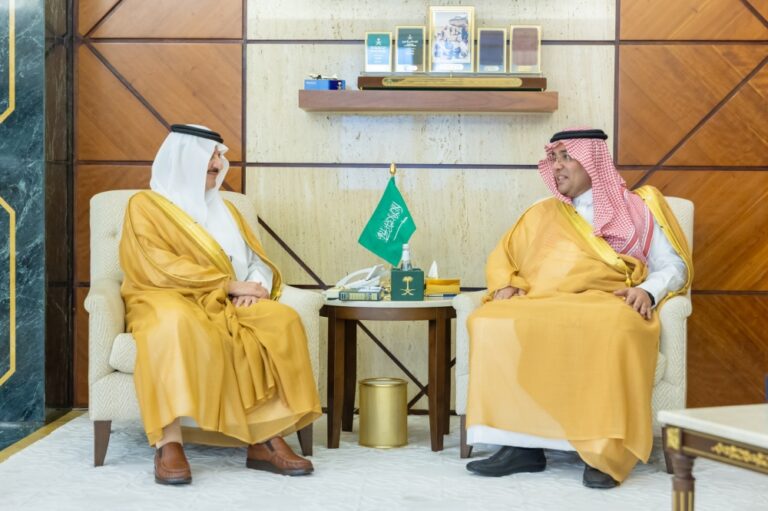 أمير-الشرقية-يستقبل-المدير-الإقليمي-لبنك-التنمية-الاجتماعية-بالمنطقة
