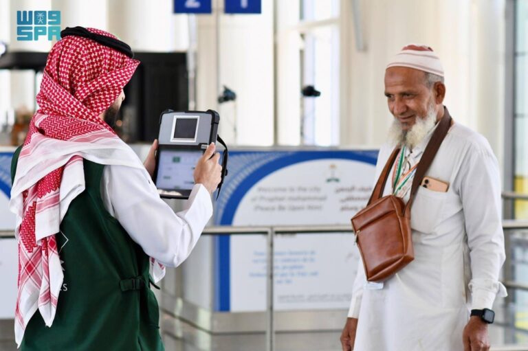«الجوازات»:-جهاز-«الكاونتر-المتنقل»-يسهل-إنهاء-إجراءات-الحجاج