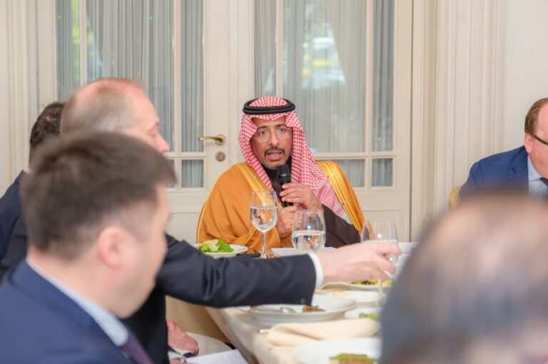 وزير-الصناعة:-السعودية-مؤهلة-لتصبح-جسرا-يربط-منتجي-ومستهلكي-المعادن