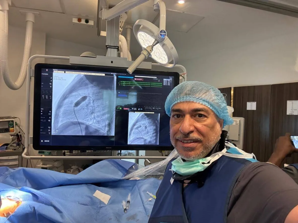 فريق-طبي-من-جامعة-الملك-عبدالعزيز-وتجمع-الجوف-ينجح-في-إجراء-أول-عملية-“قسطرة-قلب-للأطفال”-بالقريات