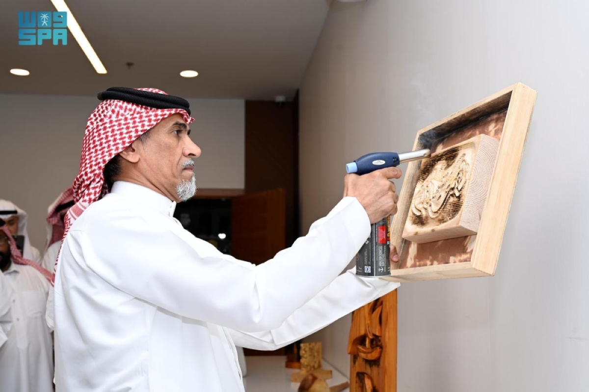 أمسية-ثقافية-في-جازان-
تستعرض-جماليات-فن-النحت-على-الخشب