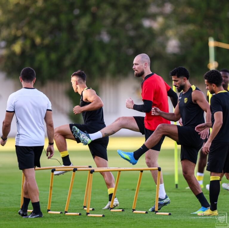 العميد-يفقد-3-لاعبين