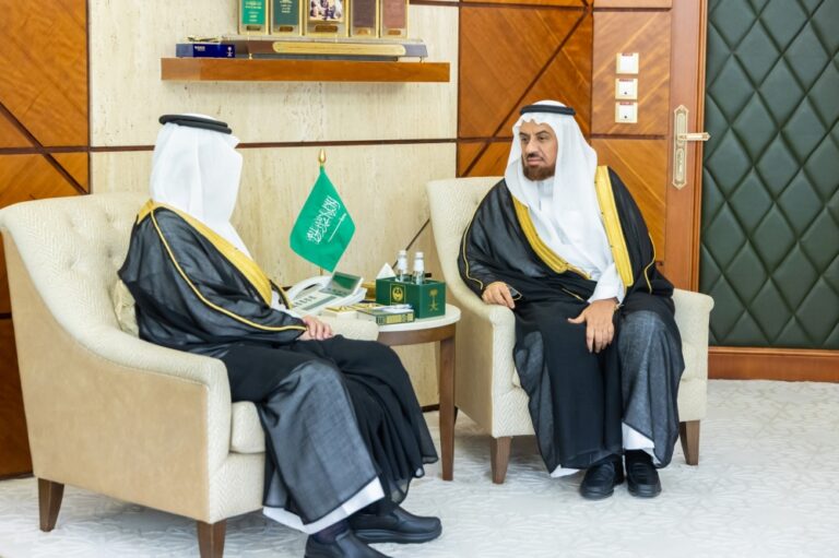 أمير-الشرقية-يستقبل-مديرعام-فرع-الشؤون-الإسلامية-ويطّلع-على-جهود-الفرع-في-خدمة-ضيوف-الرحمن