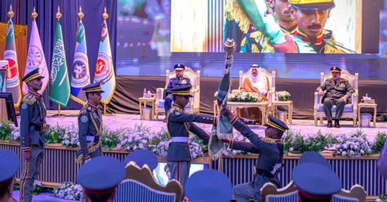 نائب-وزير-الدفاع-يرعى-حفل-تخريج-طلبة-كلية-الملك-عبدالله-للدفاع-الجوي