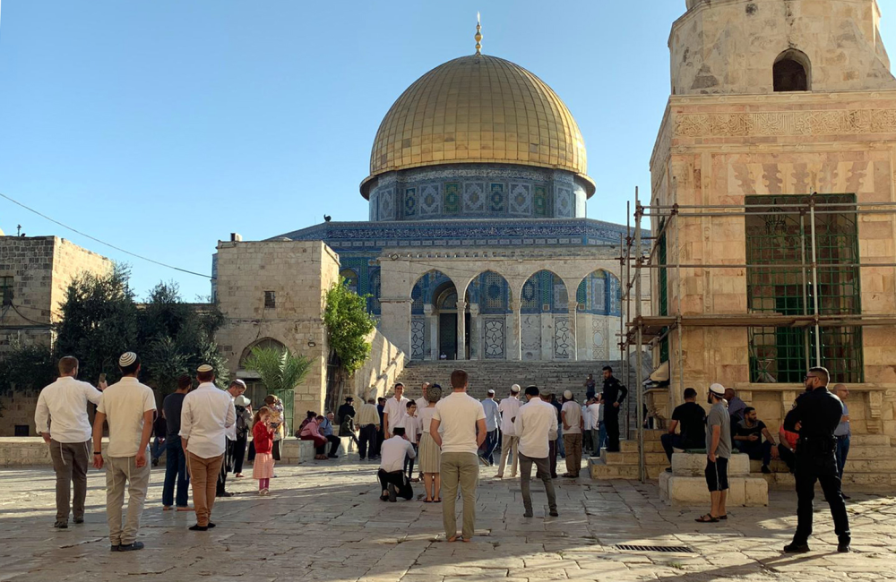 بحماية-قوات-الاحتلال.-مجموعات-من-المستوطنين-يقتحمون-المسجد-الأقصى