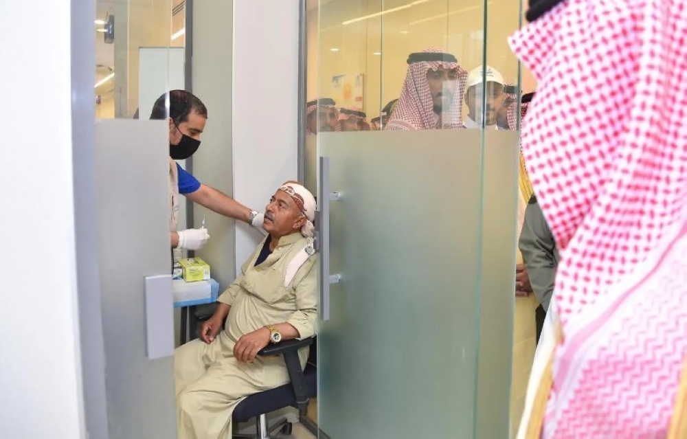 روبوت-تفاعلي-وتطعيمات.-خدمات-متكاملة-لحجاج-اليمن-بمنفذ-الوديعة