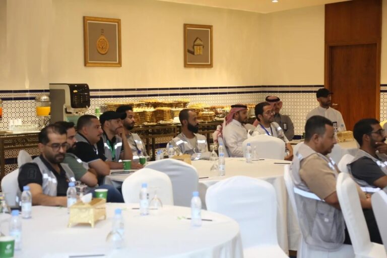 الدفاع-المدني-ينظم-محاضرات-توعوية-لمنسوبي-الجهات-العاملة-في-الحج