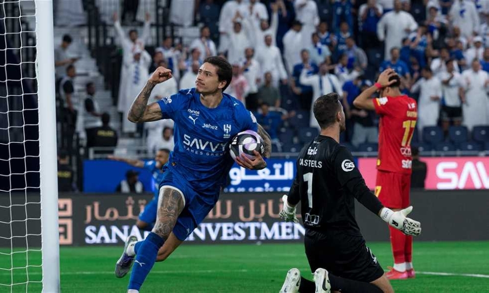 مهاجم-الهلال-يشد-الرحال