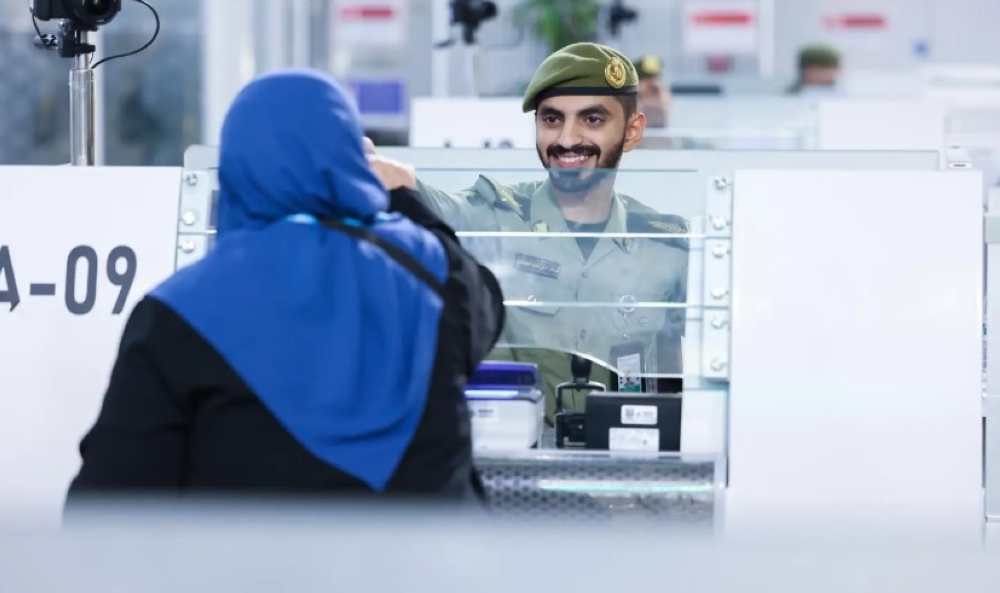 صور.-جوازات-جدة-تستقبل-أولى-رحلات-الحجاج-من-مقدونيا-وتسهل-إجراءاتهم