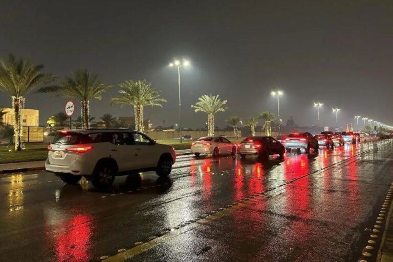 مكة-المكرمة.-إنذار-أصفر-تنبيها-من-رياح-نشطة-وأمطار-على-4-محافظات