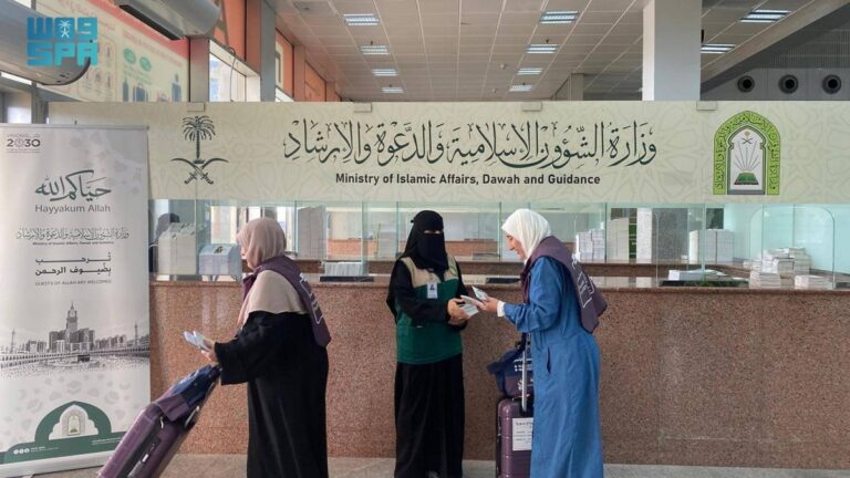 «الشؤون-الإسلامية»-توزع-285-ألف-مطبوعة-وتوفر-الاتصال-المرئي-للفتاوى-الشرعية