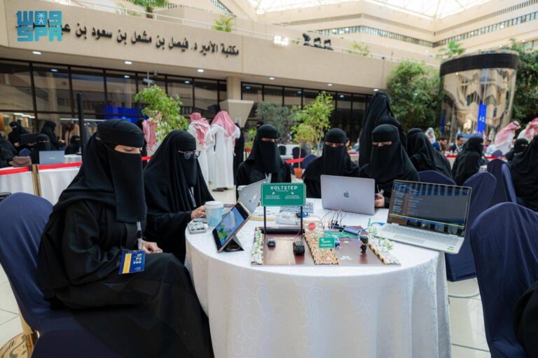 ابتكارات-طلابية-بجامعة-القصيم-تحول-الحركة-ومخلفات-النخيل-إلى-حلول-مستدامة